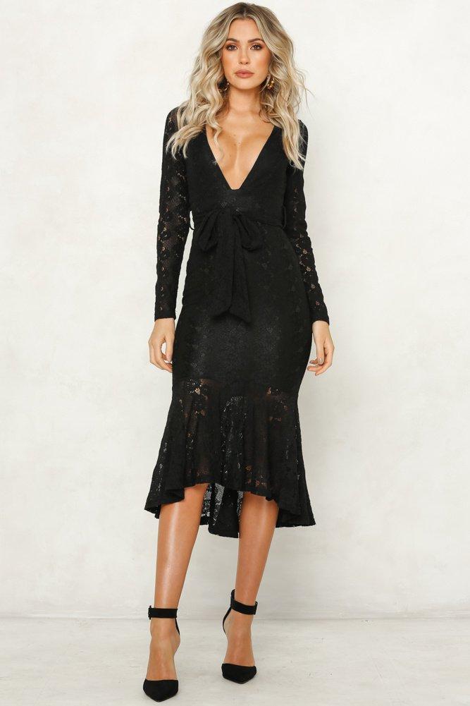 Well Tailored Dress with a Graceful Silhouette