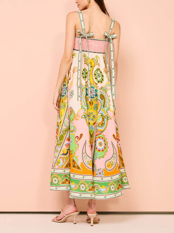 Well Tailored Dress with a Graceful Silhouette