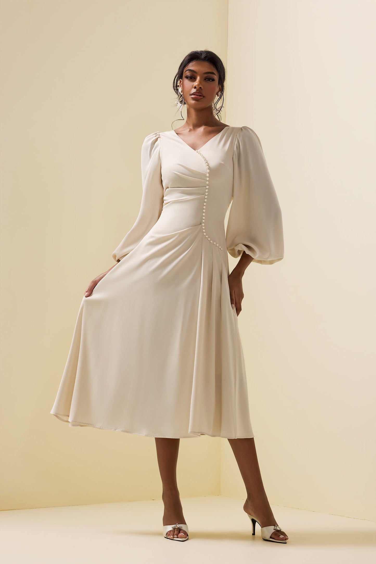 Beautifully Finished Dress in a Timeless Design