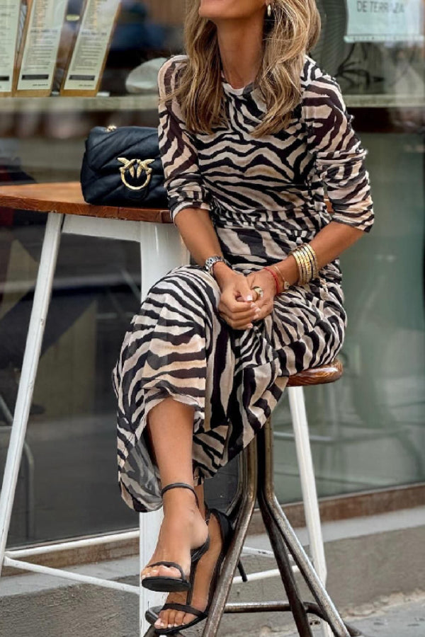 Classic Vintage Dress with a Flattering Fit