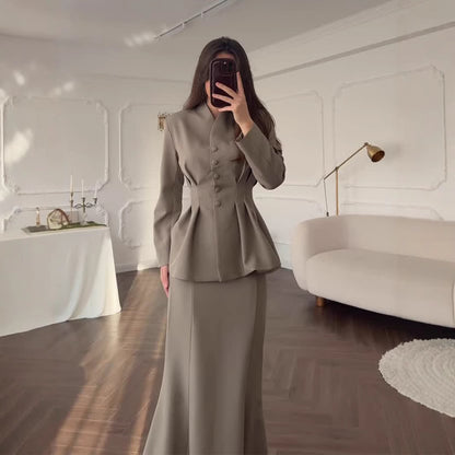 Beautifully Finished Dress in a Timeless Design