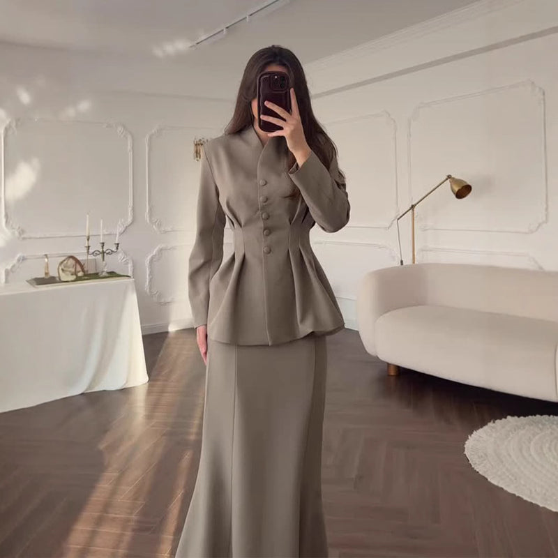 Beautifully Finished Dress in a Timeless Design