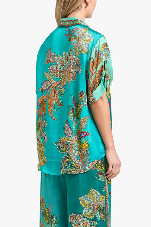 Well Tailored Shirt with a Graceful Silhouette