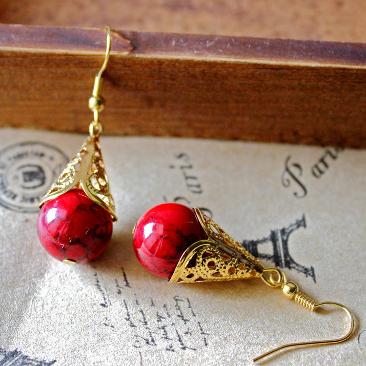 Charming Gold Earring for Any Occasion