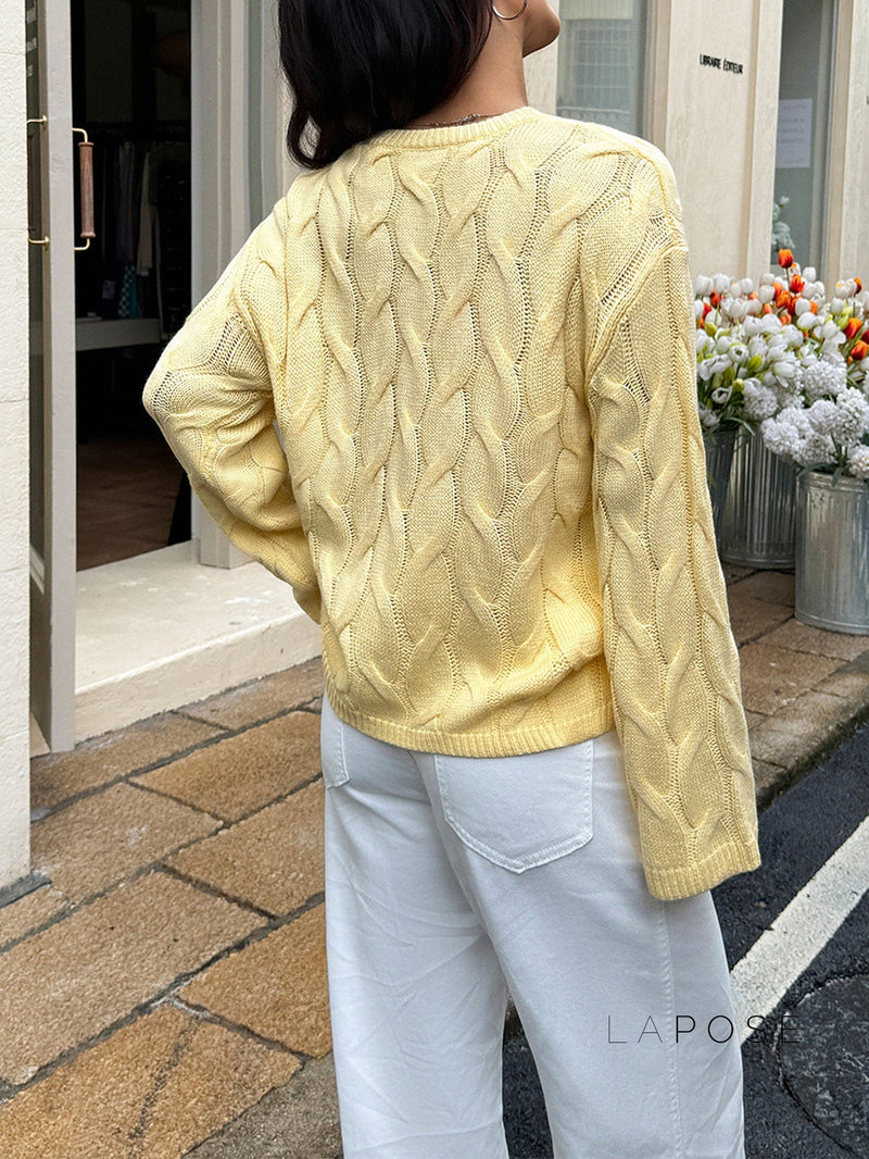 Well Tailored Sweater with a Graceful Silhouette