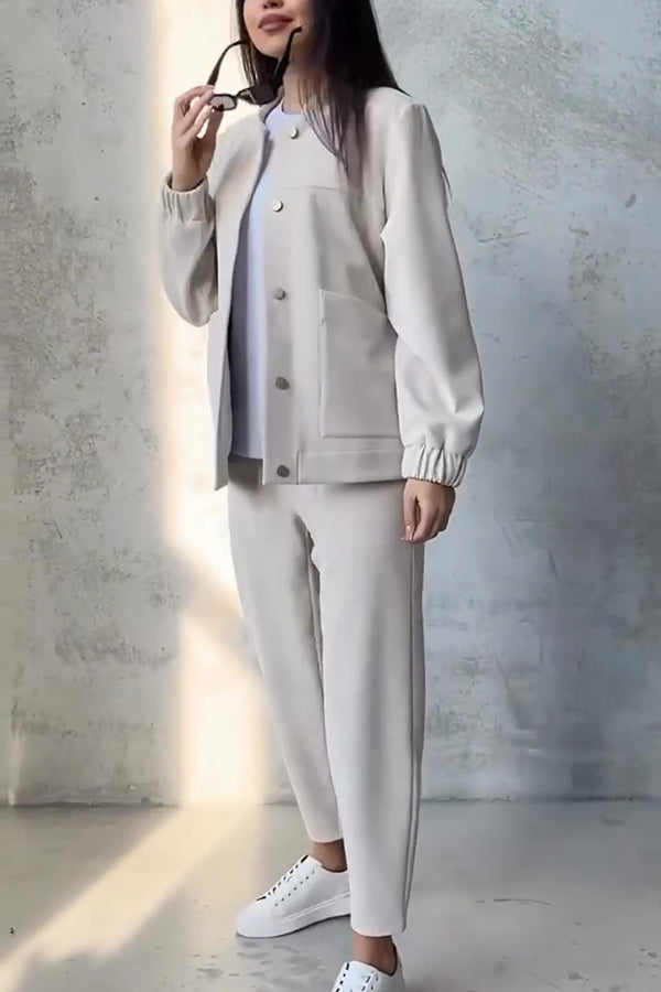 Effortlessly Elegant Pants with a Timeless Design