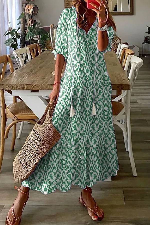 Beautifully Finished Dress in a Timeless Design