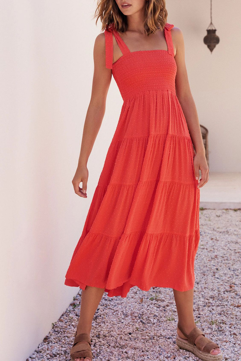 Beautifully Finished Dress in a Timeless Design