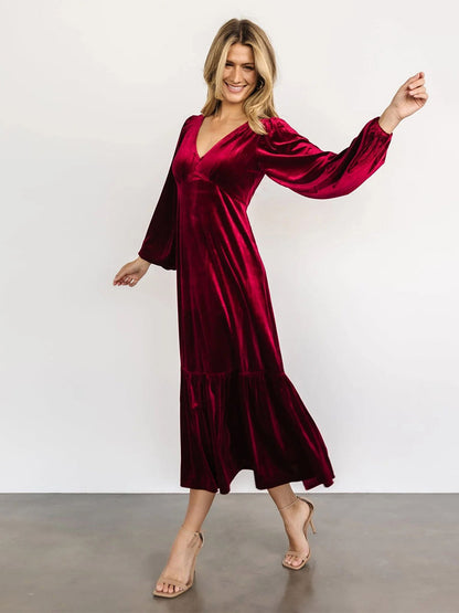 Beautifully Finished Dress in a Timeless Design