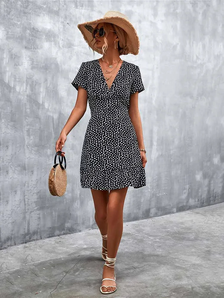 Effortlessly Elegant Dress with a Timeless Design
