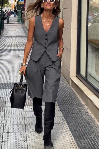 Well Tailored Pants with a Graceful Silhouette