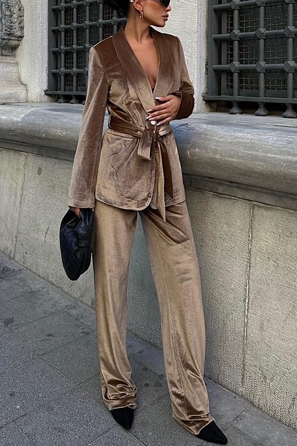 Classic Vintage Pants with a Flattering Fit