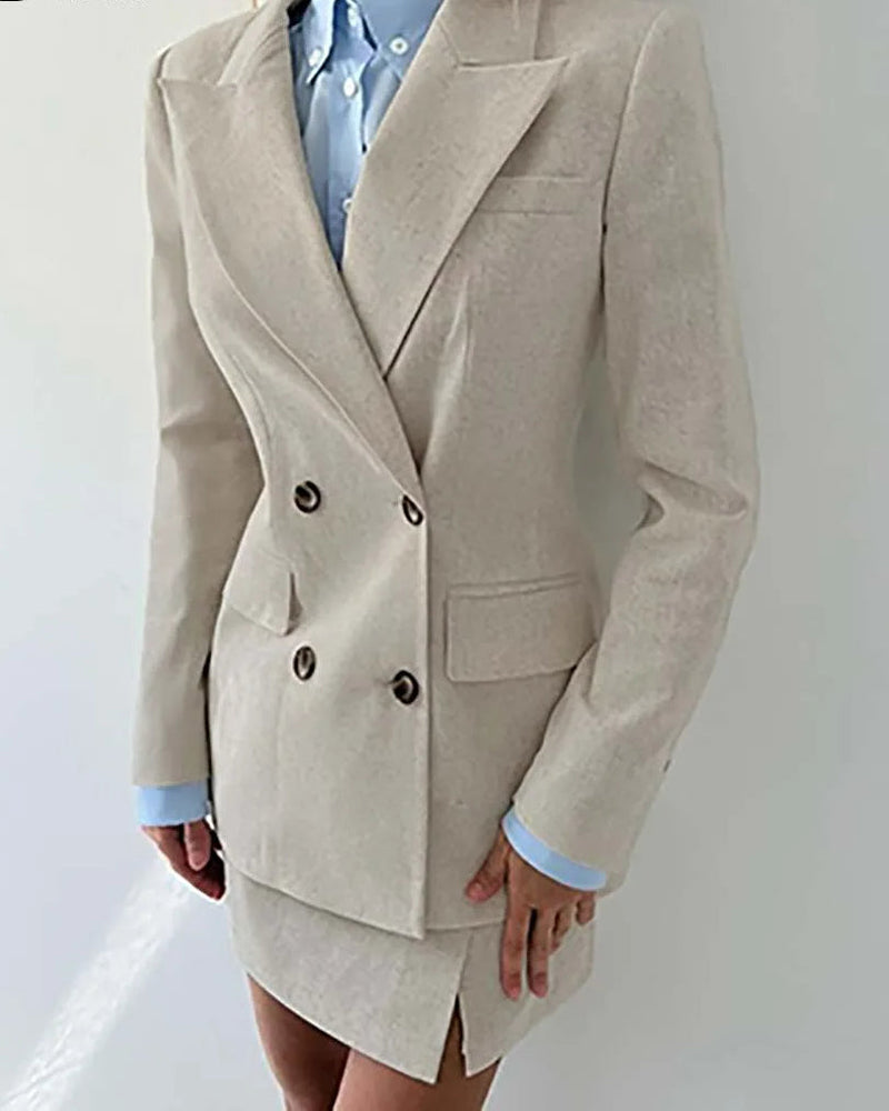 Effortlessly Elegant Garment with a Timeless Design
