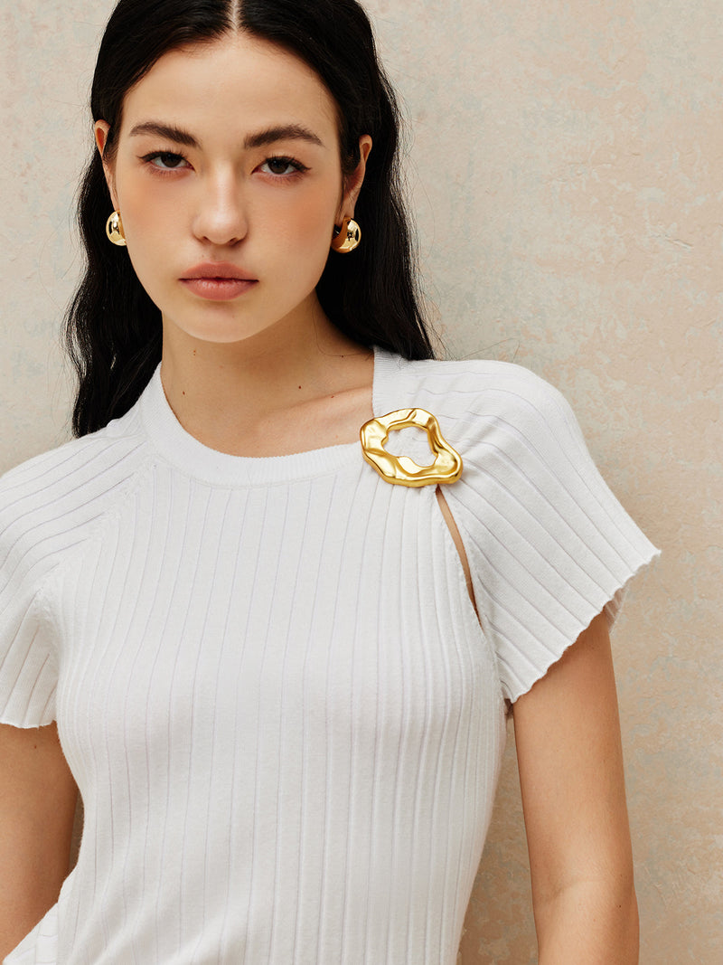 Well Tailored Sweater with a Graceful Silhouette
