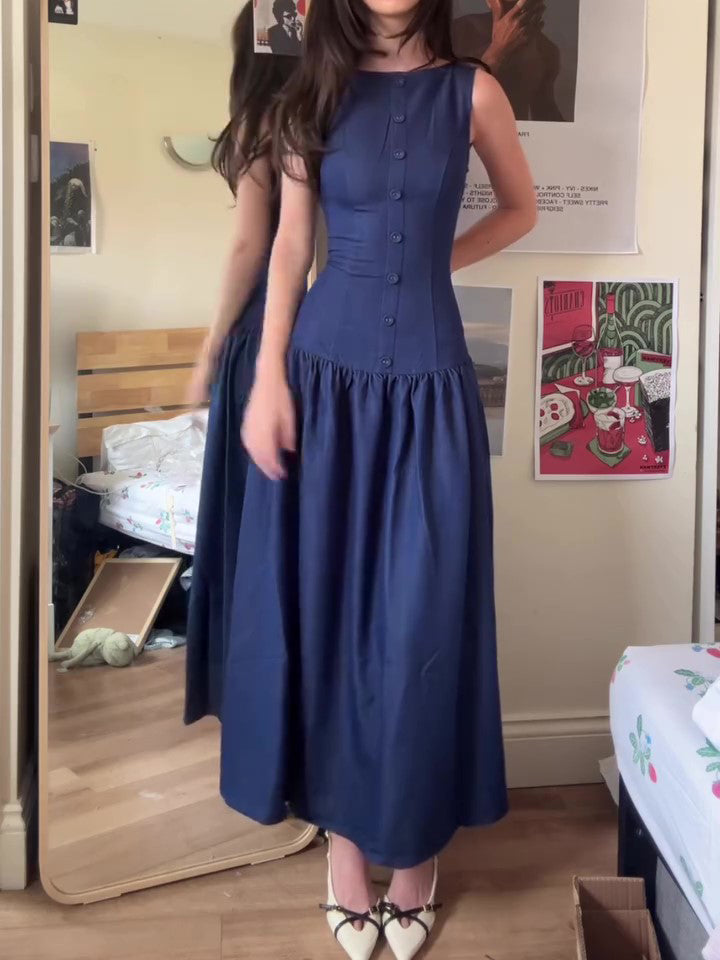 Sophisticated Dress with a Clean Classic Look