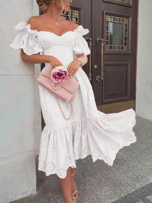 Beautifully Finished Dress in a Timeless Design