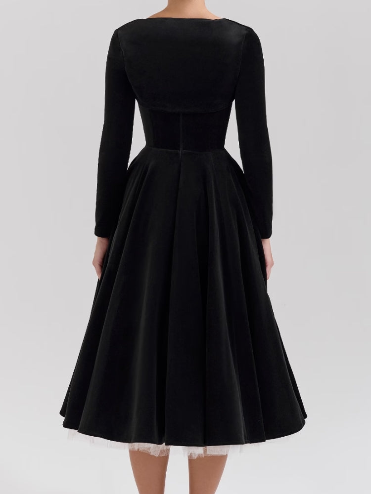 Effortlessly Elegant Dress with a Timeless Design