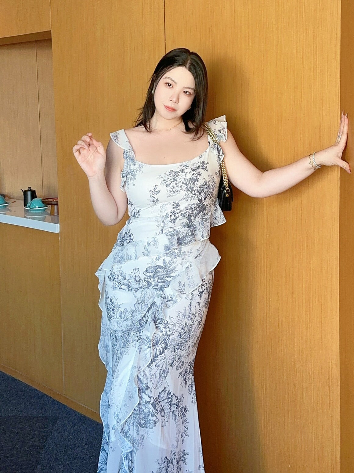 Effortlessly Elegant Dress with a Timeless Design