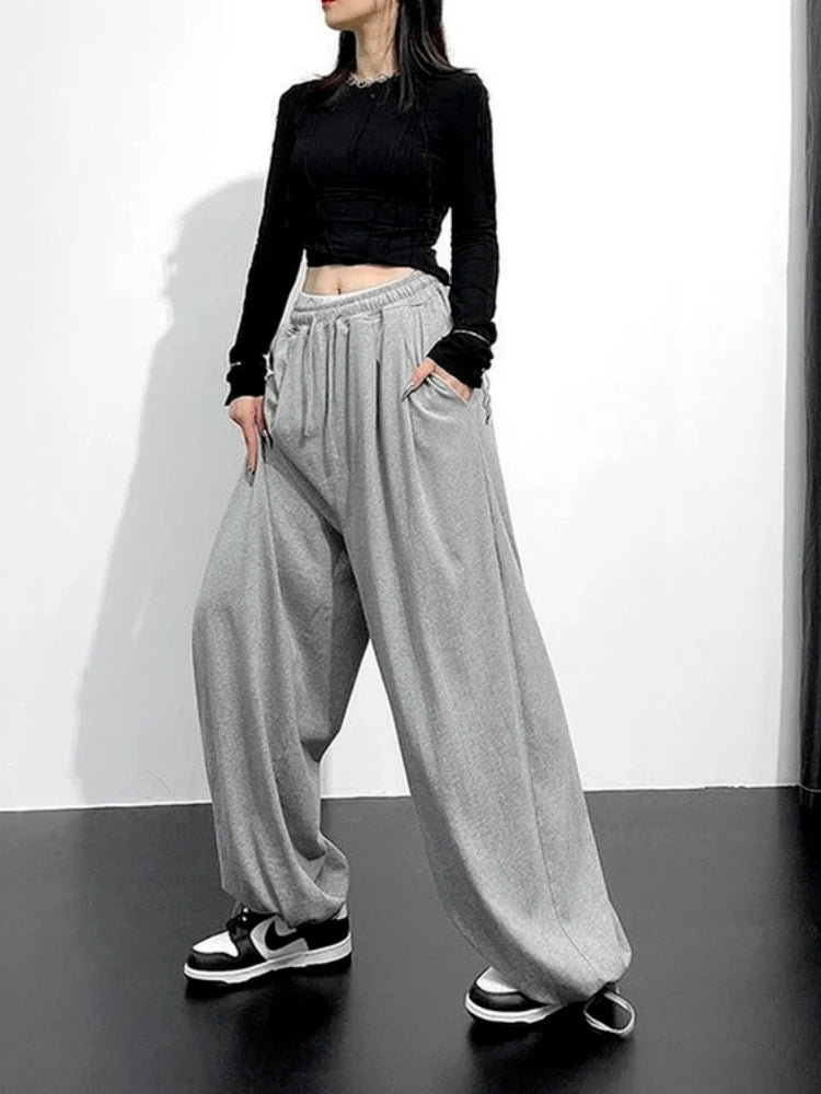 Effortlessly Elegant Pants with a Timeless Design