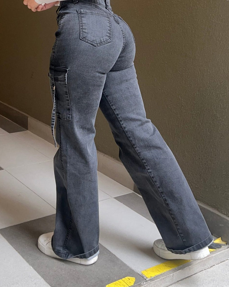 Effortlessly Elegant Pants with a Timeless Design