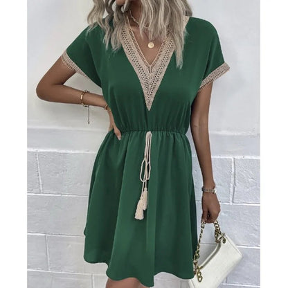 Effortlessly Elegant Dress with a Timeless Design