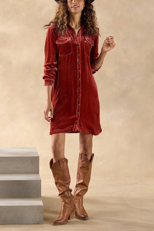 Beautifully Crafted Dress in a Classic Style