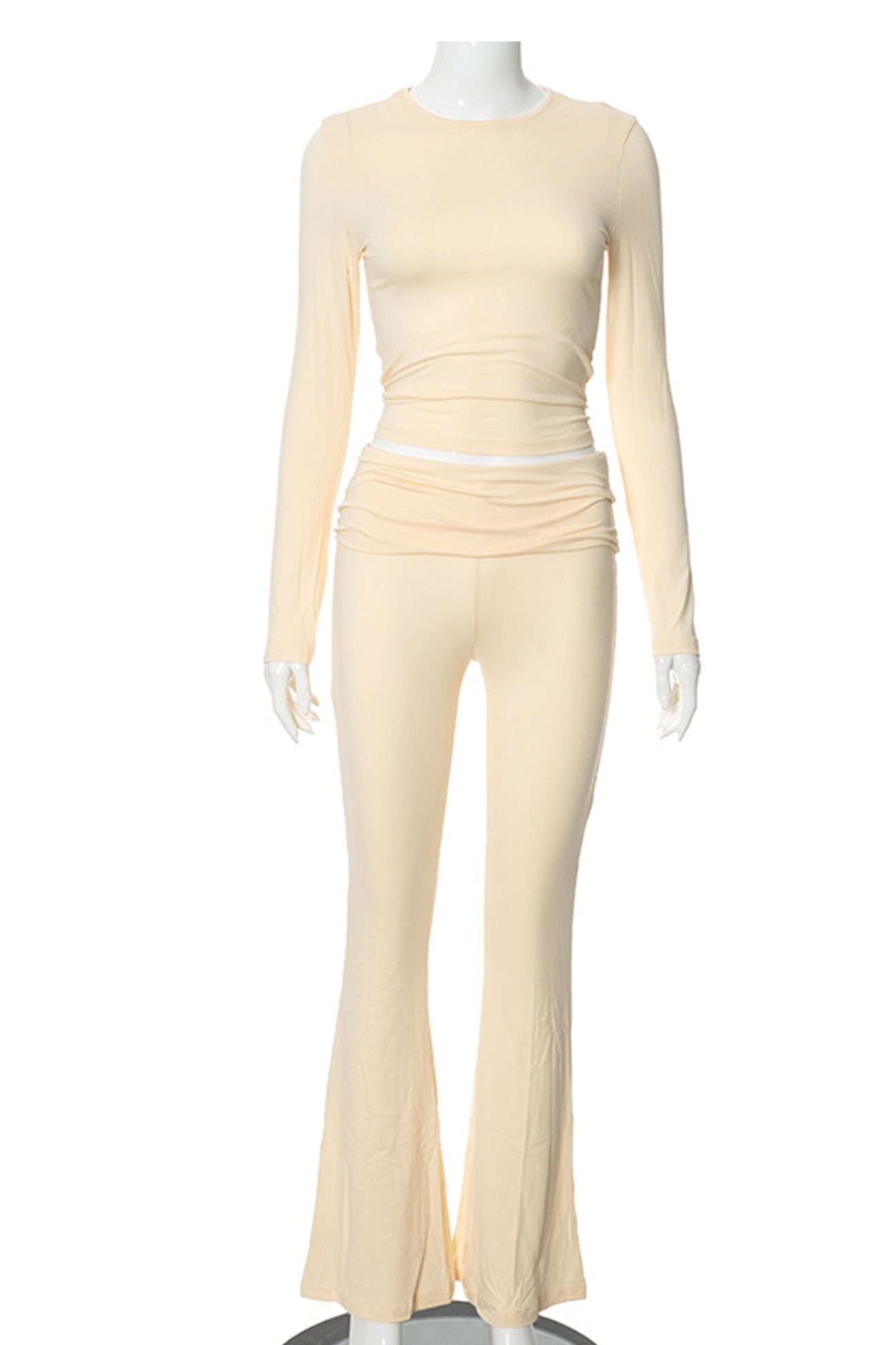 Effortlessly Elegant Pants with a Timeless Design