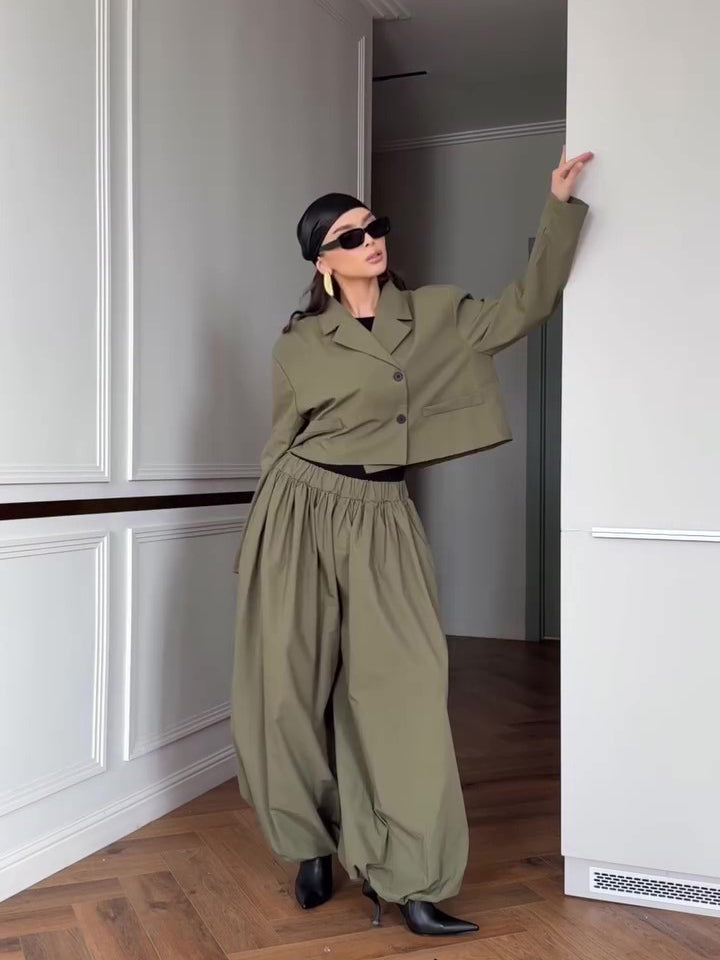 Well Tailored Jacket with a Graceful Silhouette