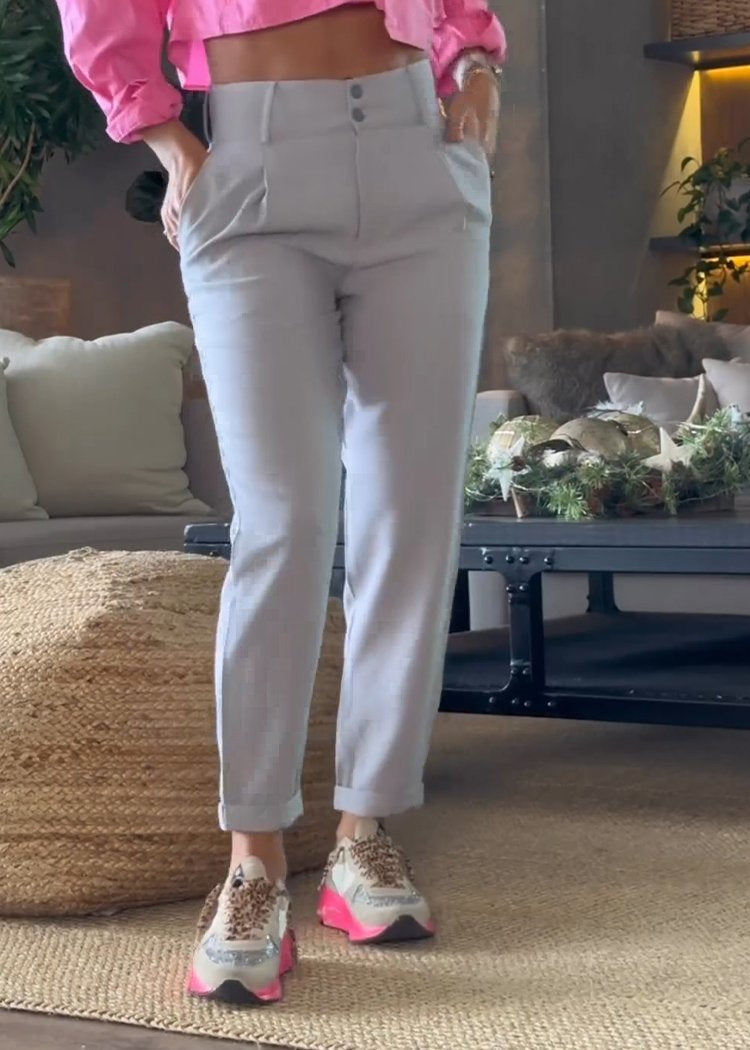 Beautifully Crafted Pants in a Classic Style