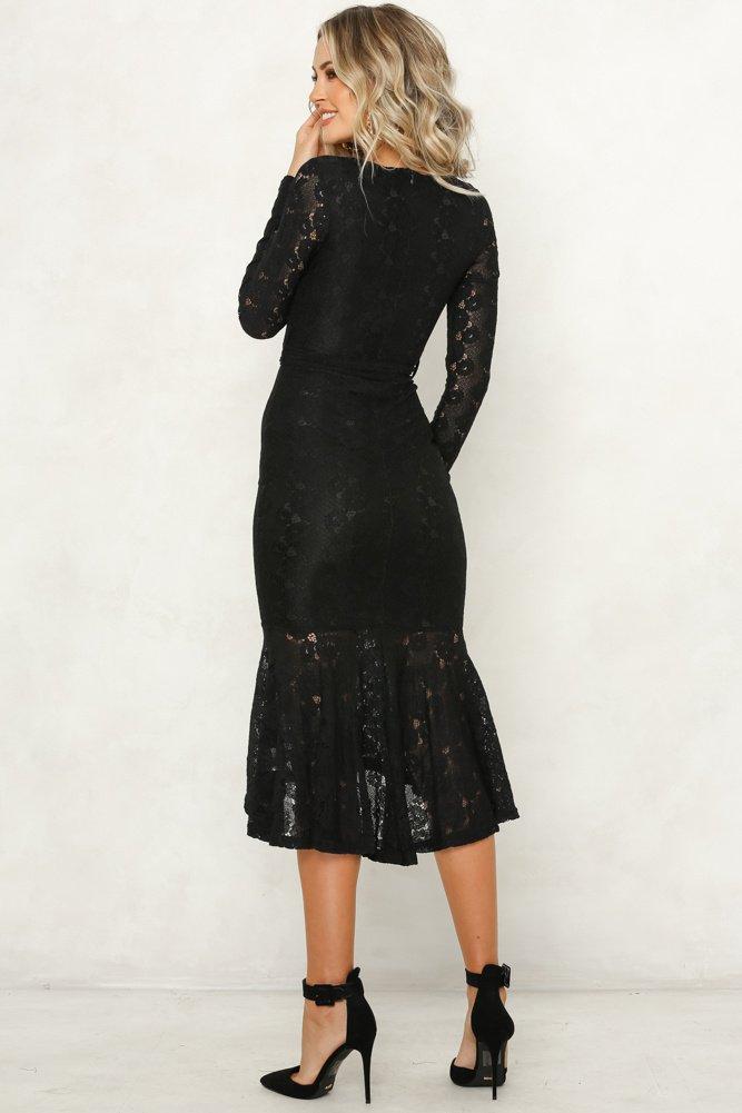 Well Tailored Dress with a Graceful Silhouette