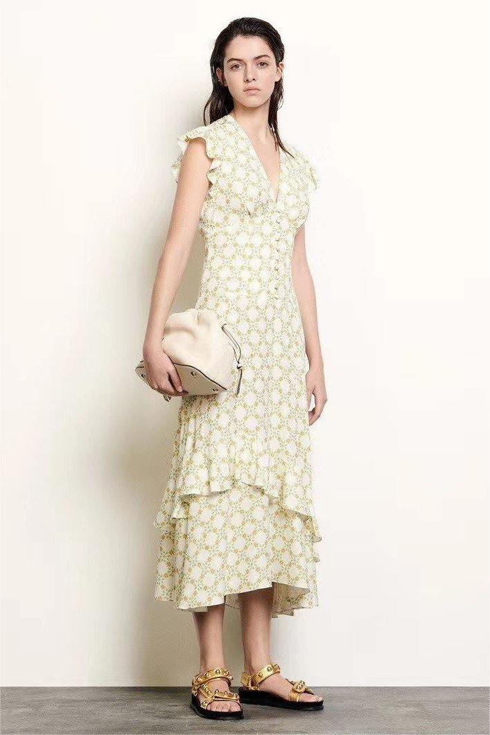 Sophisticated Dress with a Clean Classic Look
