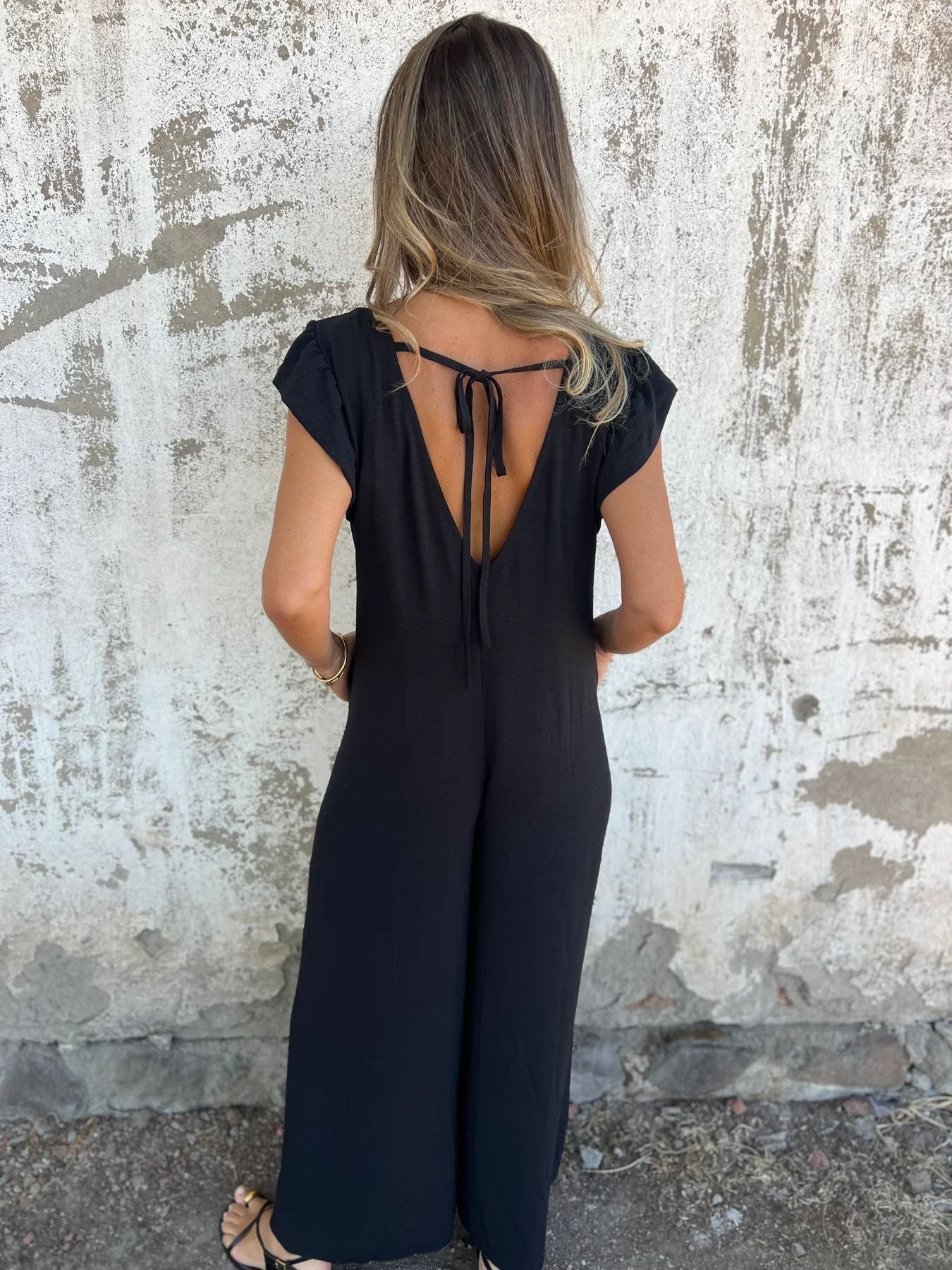 Effortlessly Elegant Garment with a Timeless Design