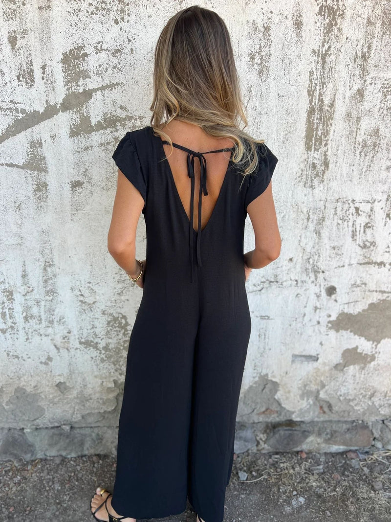 Effortlessly Elegant Garment with a Timeless Design