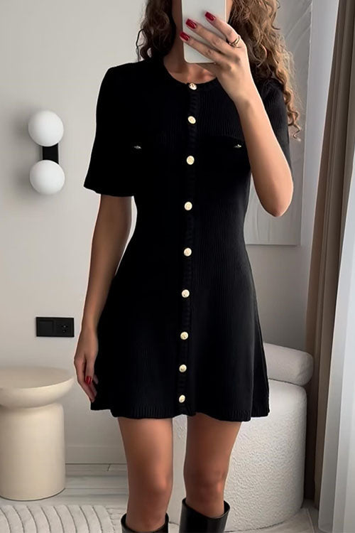 Beautifully Finished Dress in a Timeless Design