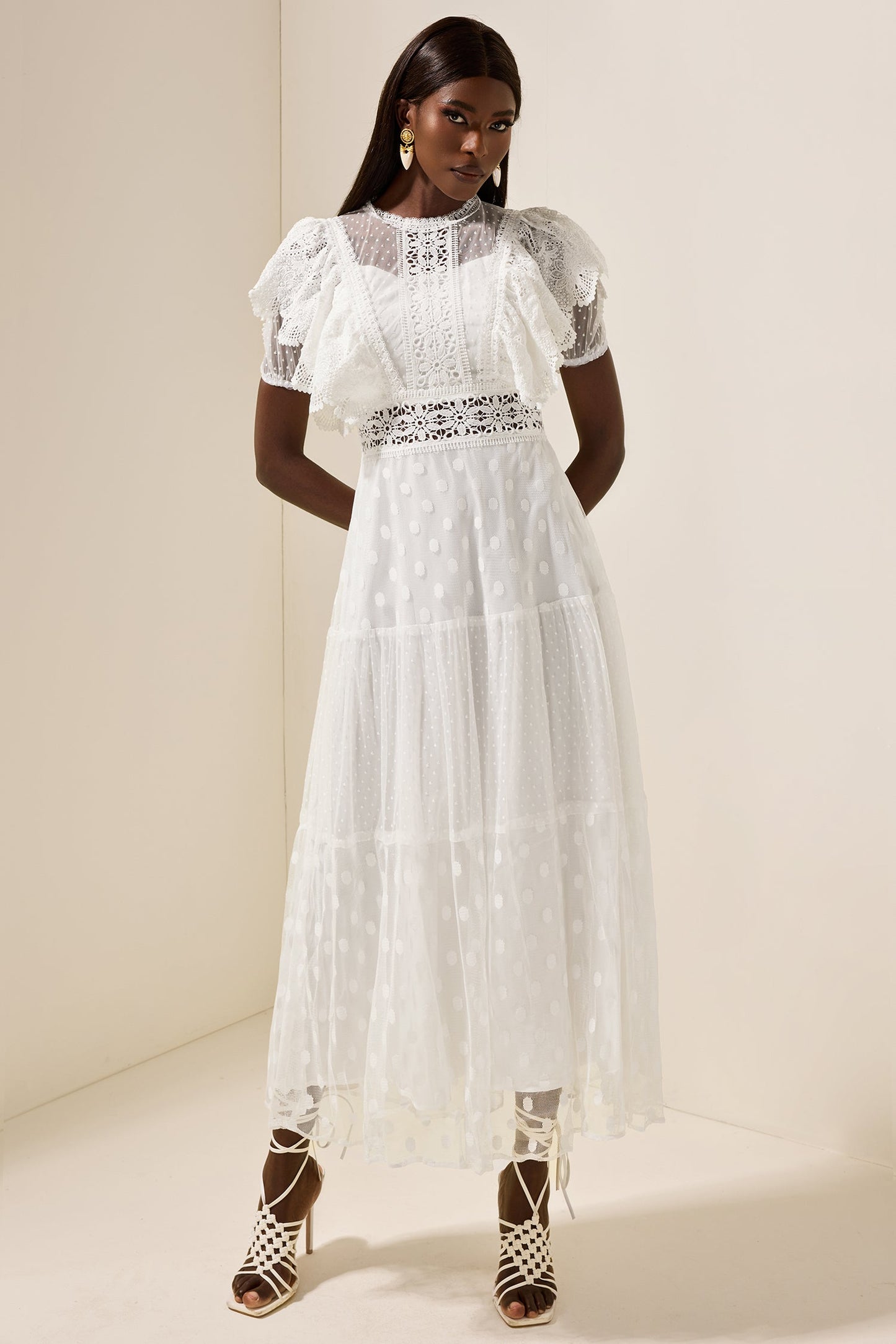 Effortlessly Elegant Dress with a Timeless Design