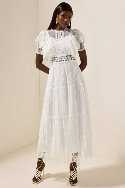 Effortlessly Elegant Dress with a Timeless Design