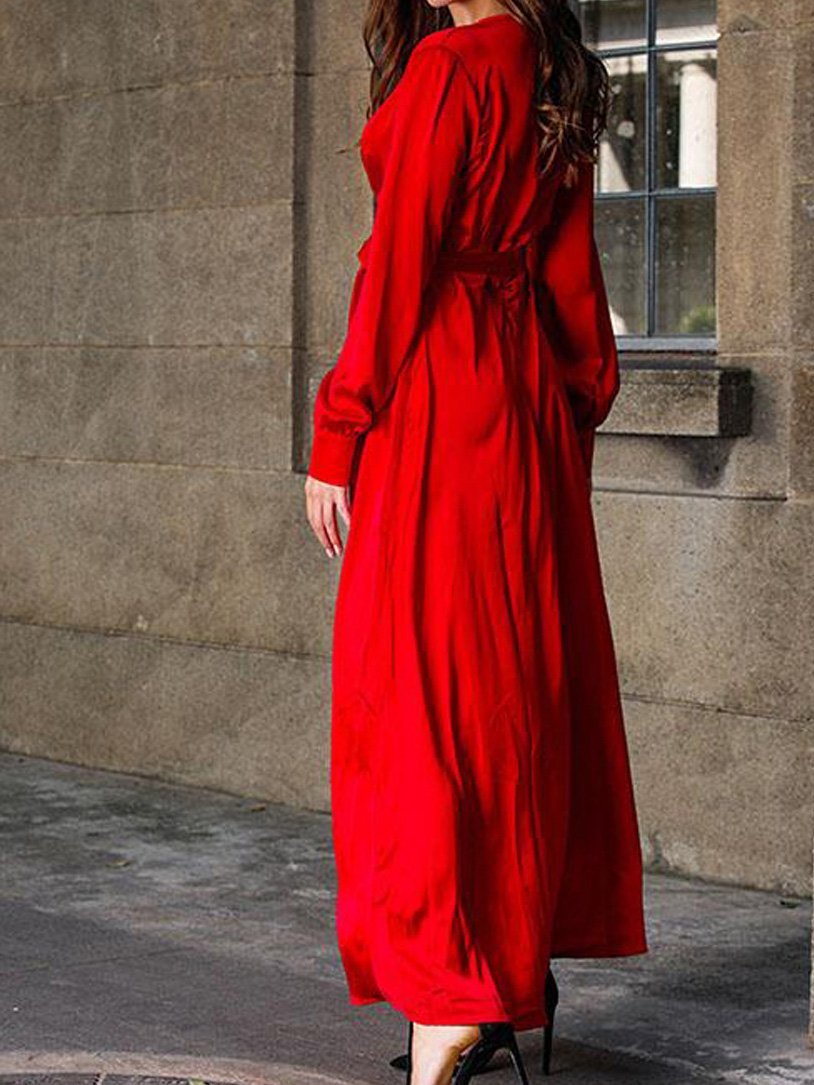Well Tailored Dress with a Graceful Silhouette