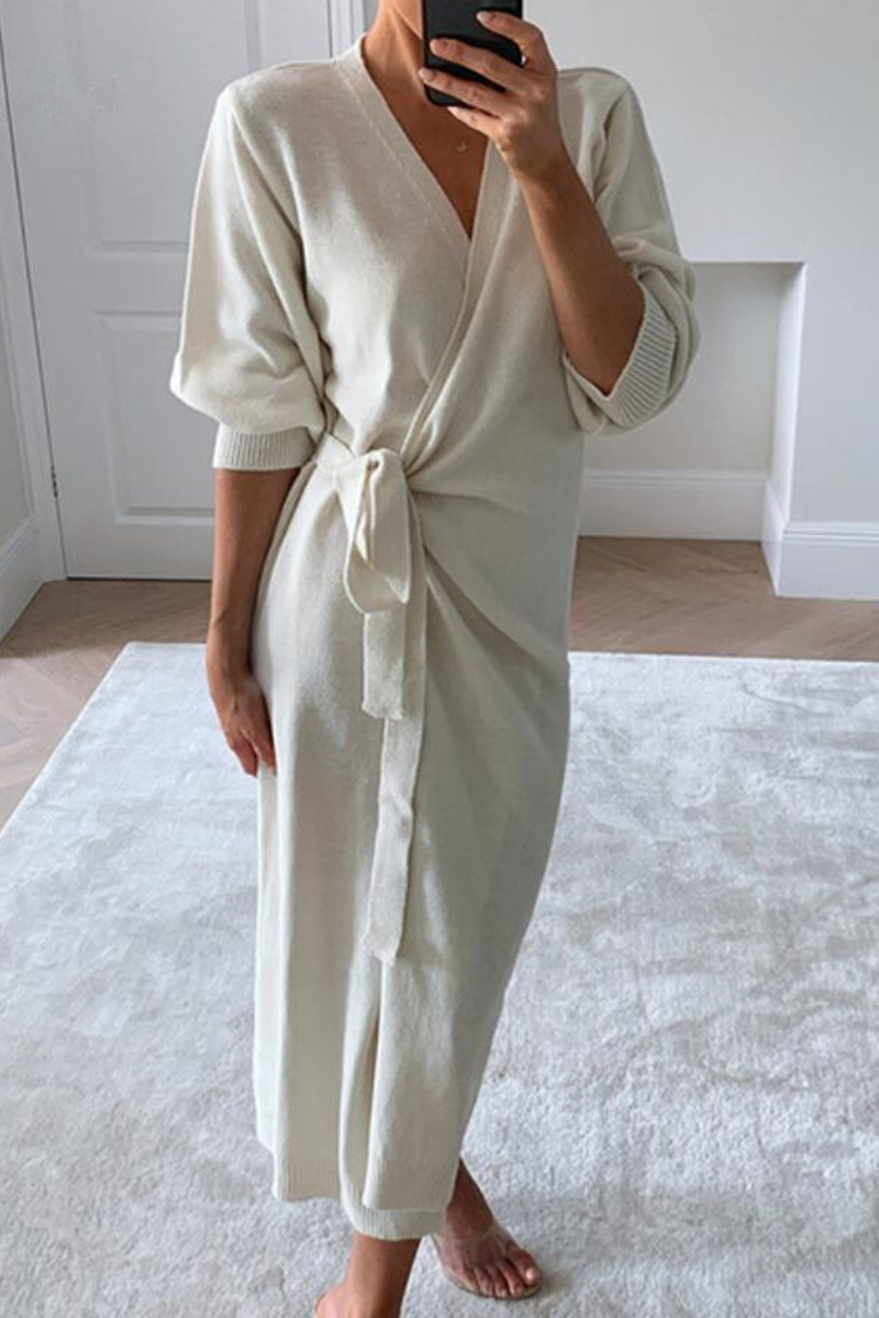 Effortlessly Elegant Dress with a Timeless Design