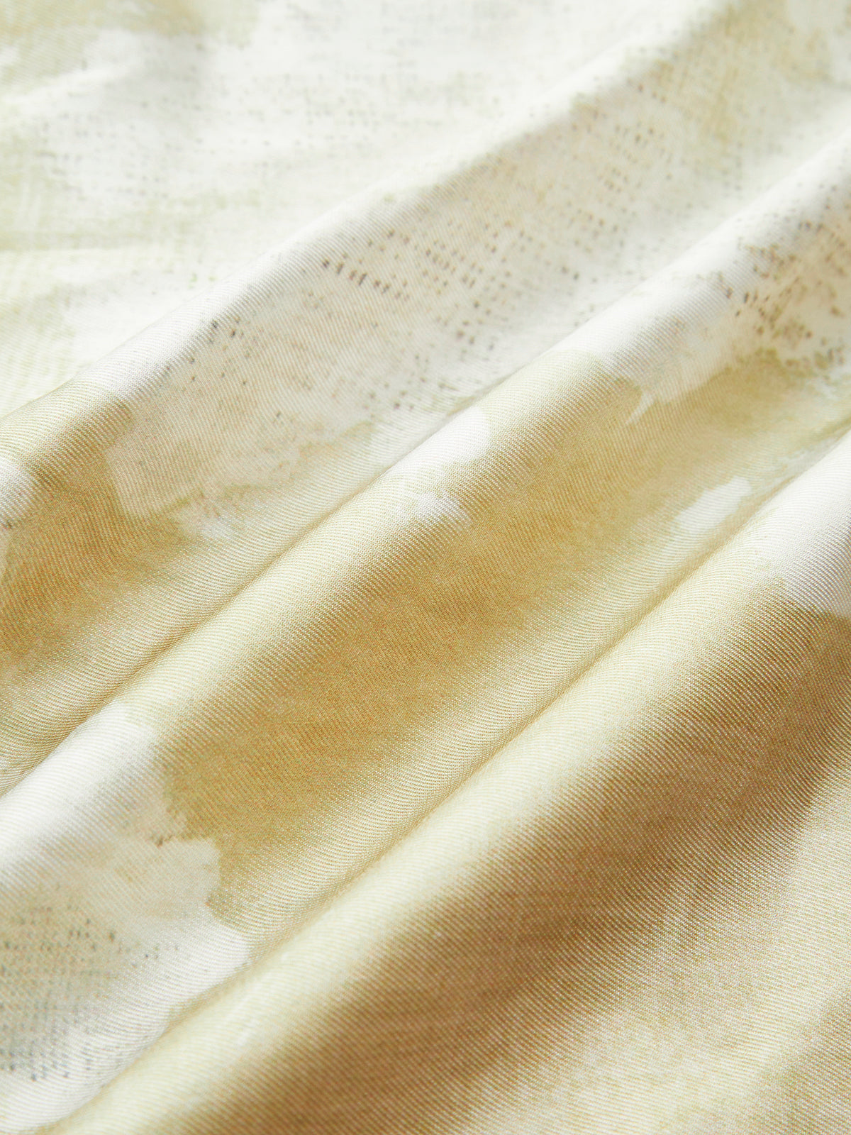 Effortlessly Elegant Pants with a Timeless Design