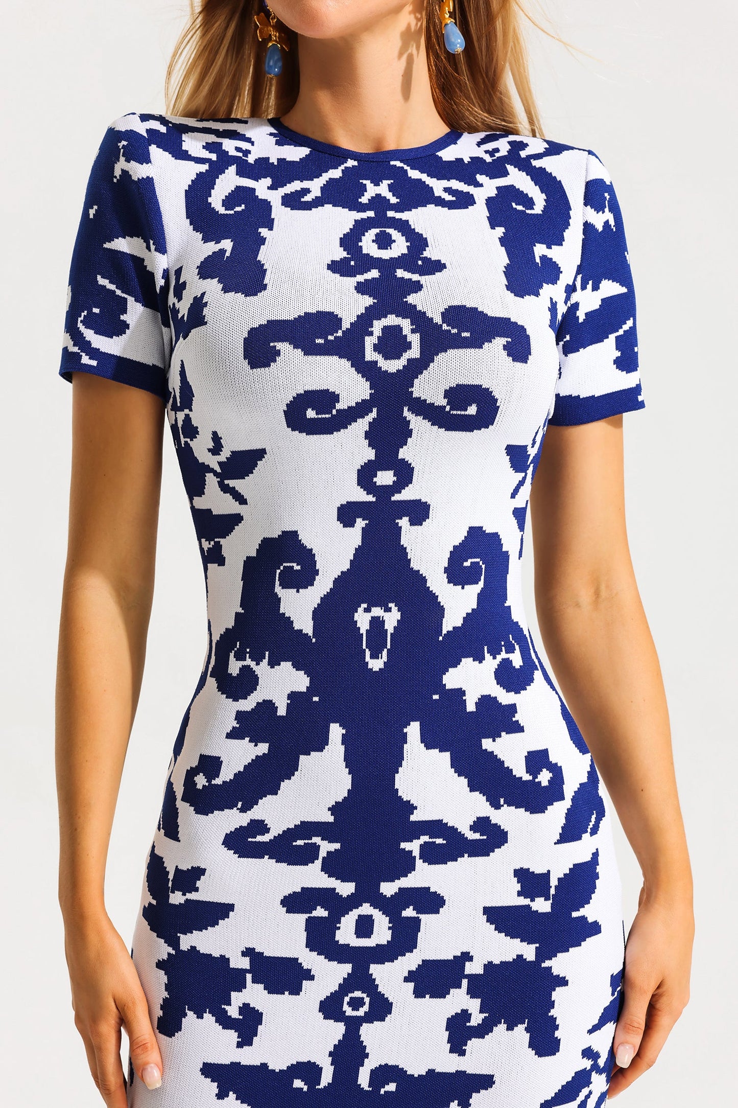 Gracefully Styled Dress for Any Occasion