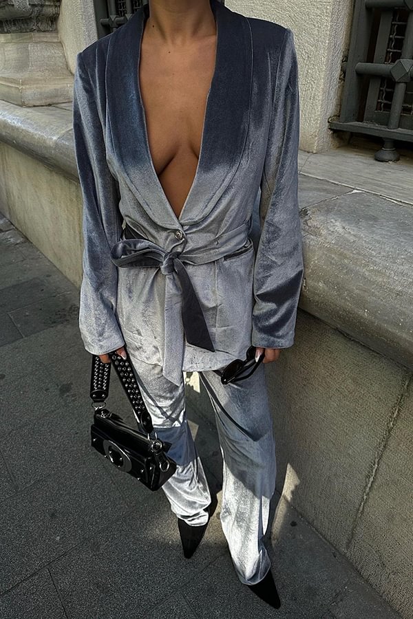 Classic Vintage Pants with a Flattering Fit