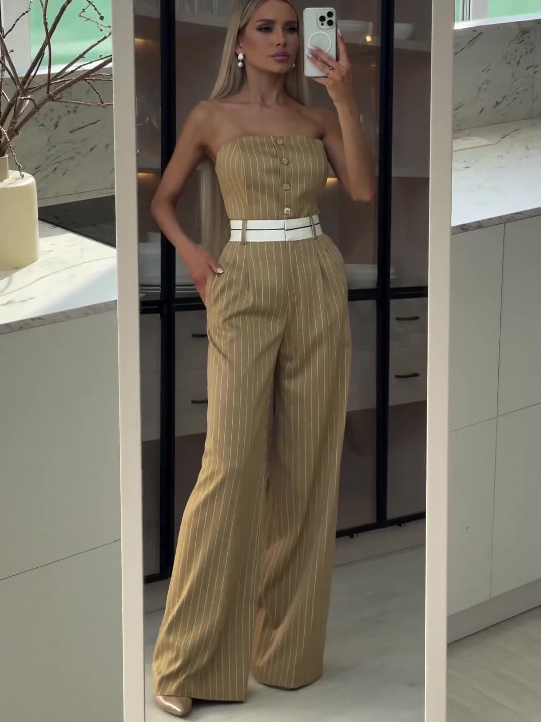 Well Tailored Garment with a Graceful Silhouette