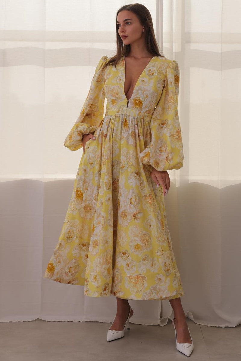 Effortlessly Elegant Dress with a Timeless Design