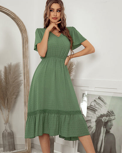 Effortlessly Elegant Dress with a Timeless Design