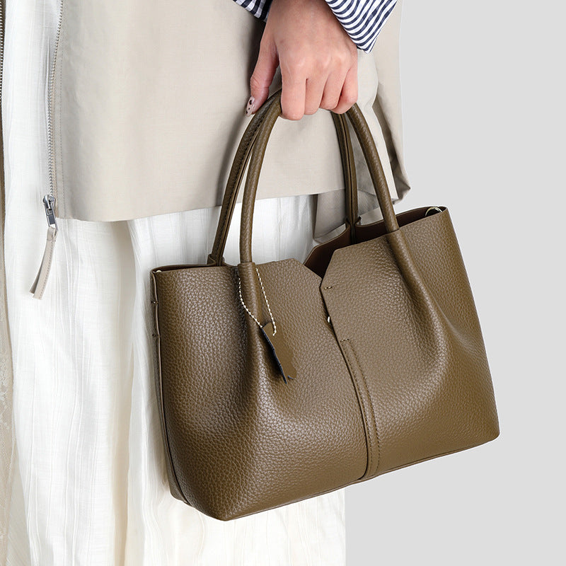 Gracefully Styled Bag for Any Occasion