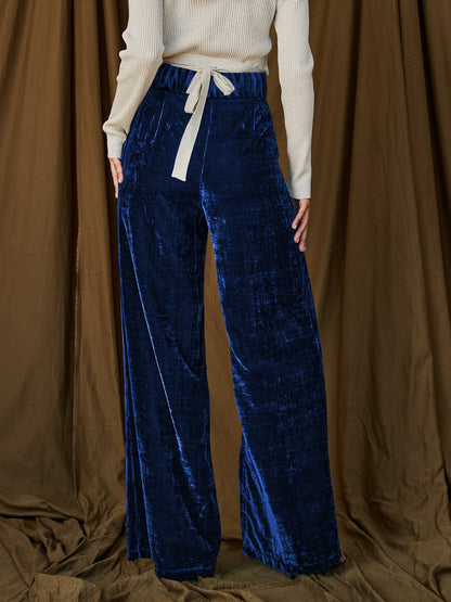 Effortlessly Elegant Pants with a Timeless Design