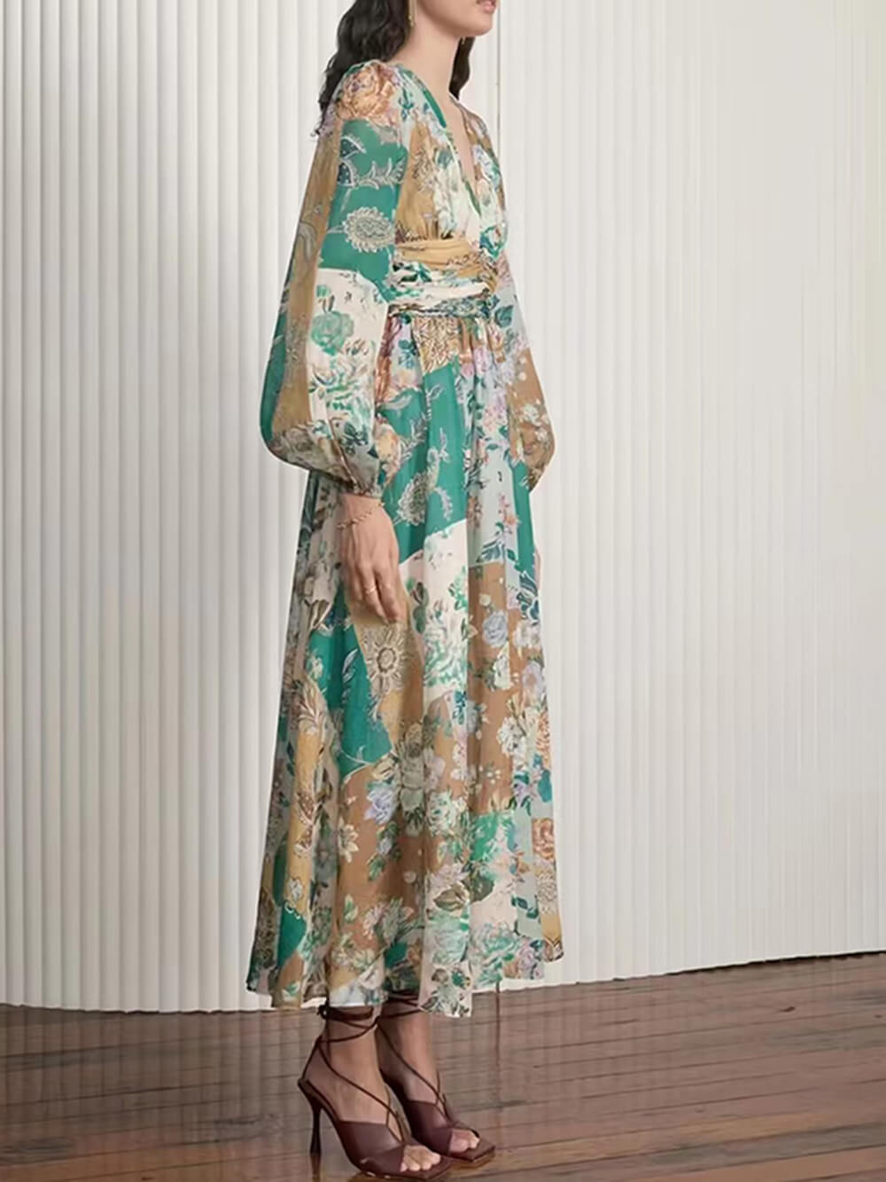 Beautifully Finished Dress in a Timeless Design