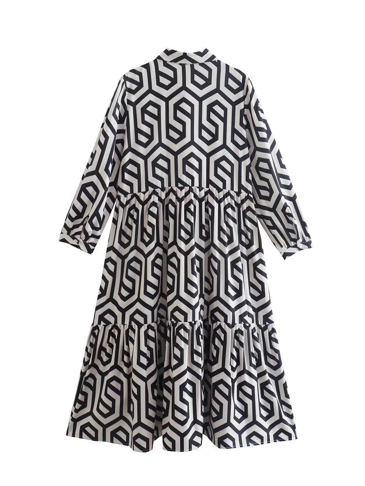 Beautifully Finished Dress in a Timeless Design