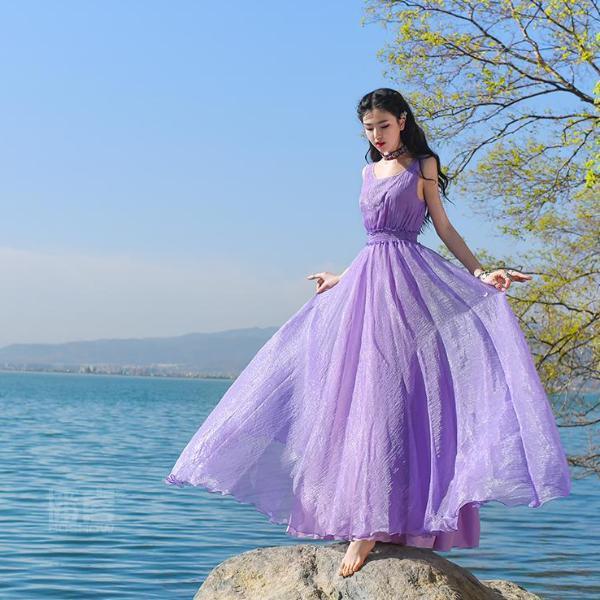 Classic Vintage Dress with a Flattering Fit