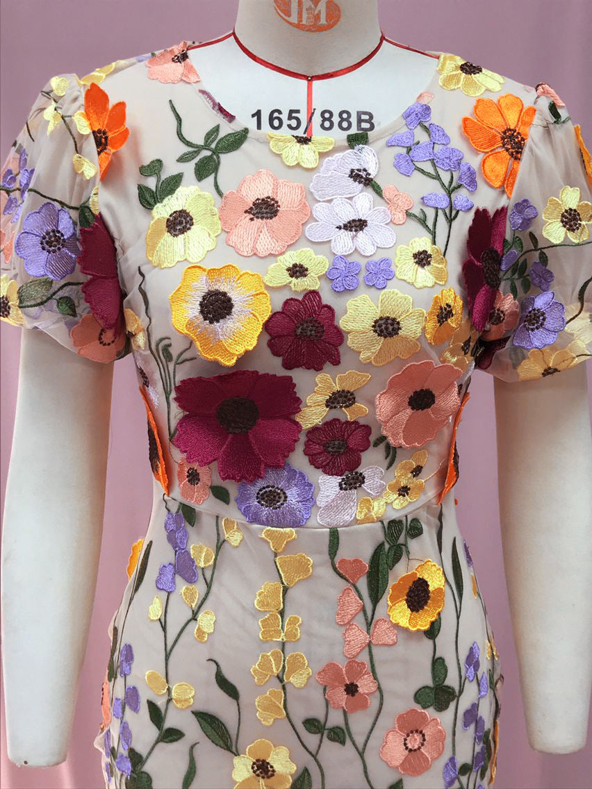 Well Tailored Dress with a Graceful Silhouette